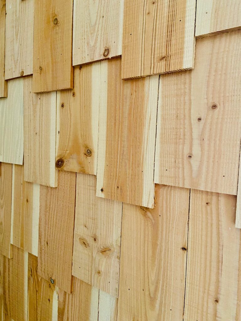 mur chute de bois